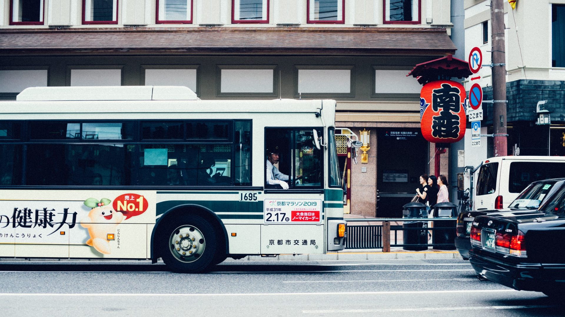 Five things I learned on a bus ride with Pico Iyer