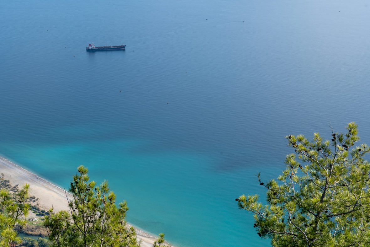 A view of an aquamarine sea from a cliff