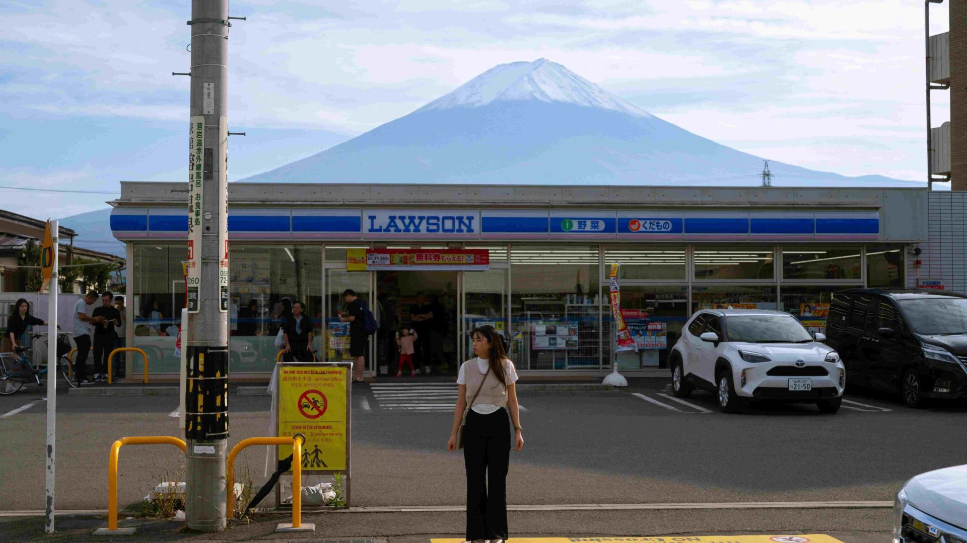 Instagrammers blocked the roads. So Japan blocked the view