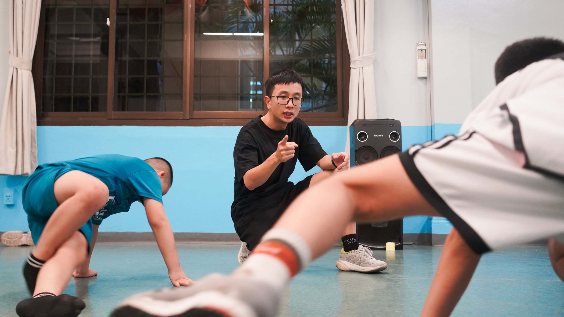 Trong teaches a couple of students hip hop.